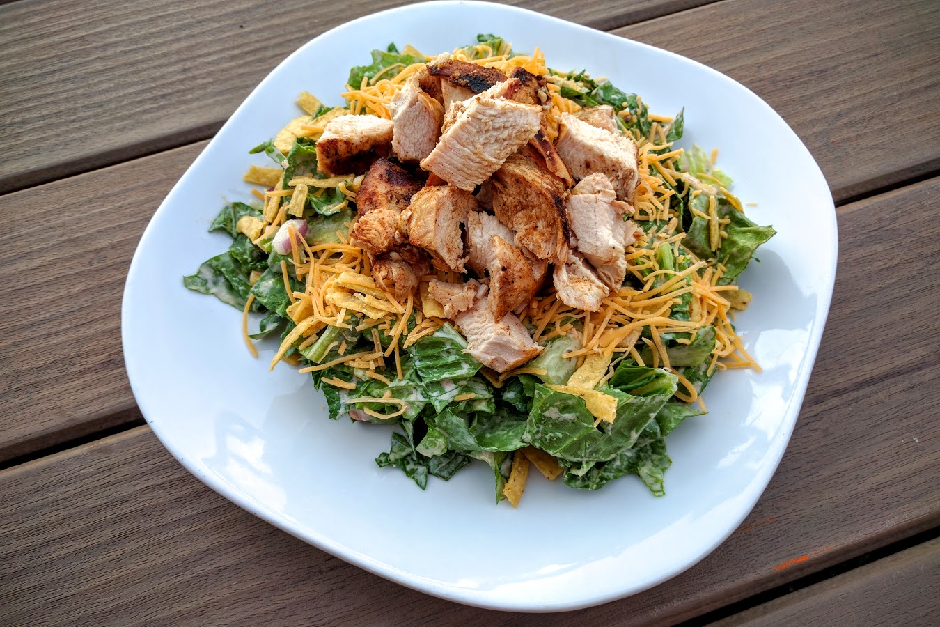 Fajita Chicken Chopped Salad | thegreengiraffeeats.com