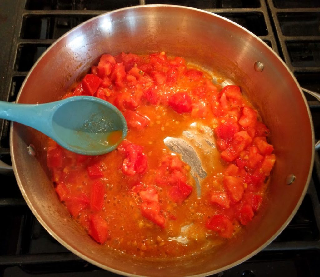 10 Minute Garden Fresh Tomato Sauce | thegreengiraffeeats.com